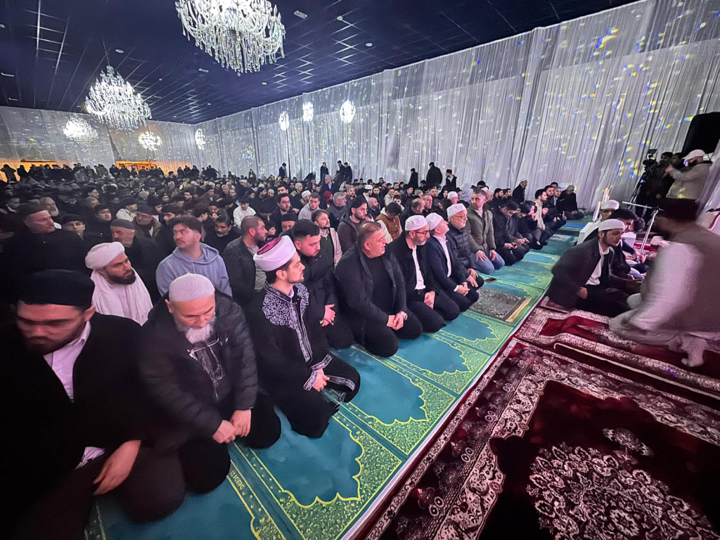 BİF Gençlik Teşkilatı’ndan 1500 Kişilik Cemaatle Sabah Namazı Buluşması
